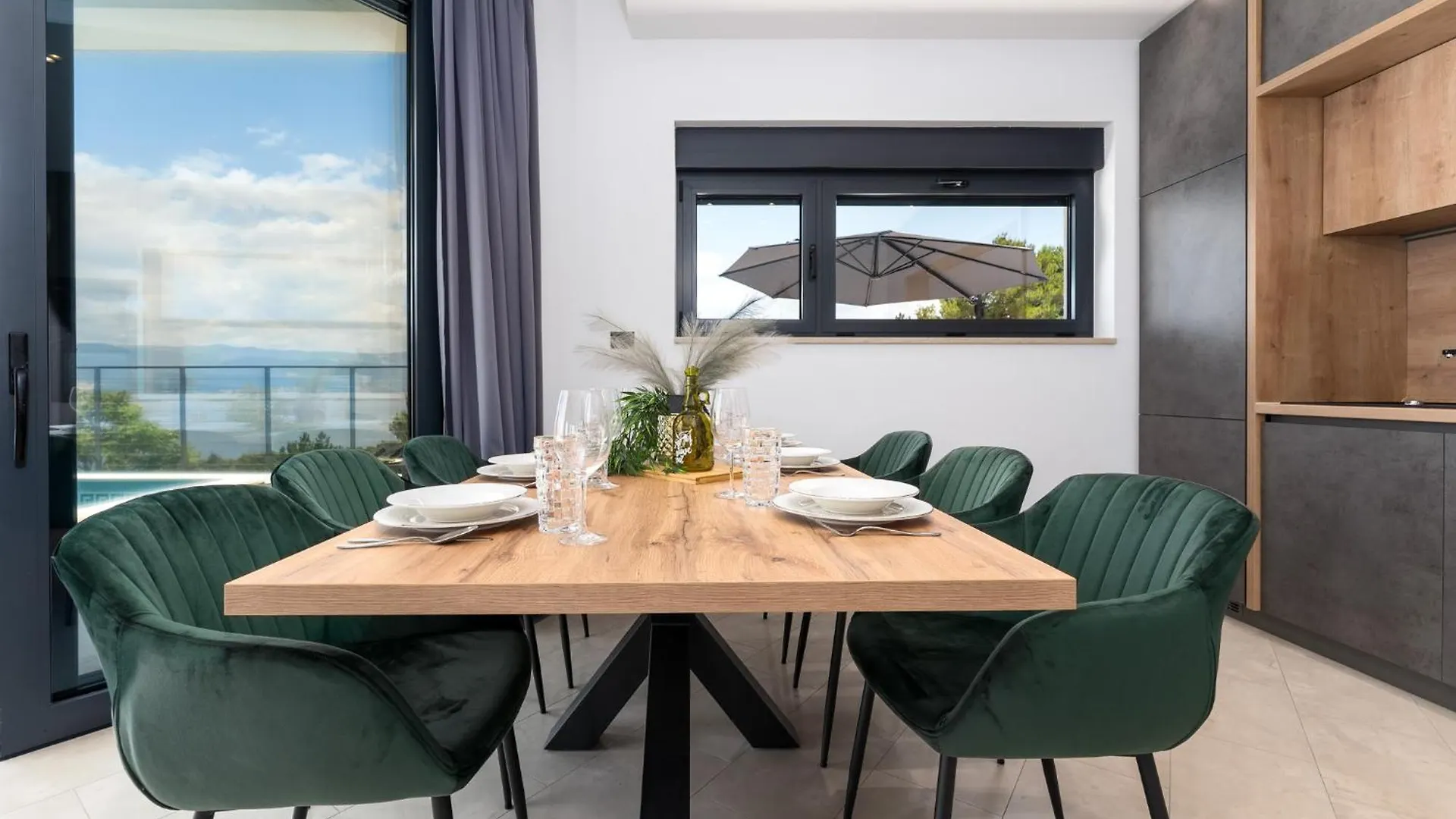 Luxury Villa Verbenico Hills- Amazing Sea View, Pool With Whirpool And Waterfall, Beach, In Famous Wine Region - Your Holiday With Style Vrbnik  0*, Vrbnik (Primorje-Gorski Kotar) Kroatien